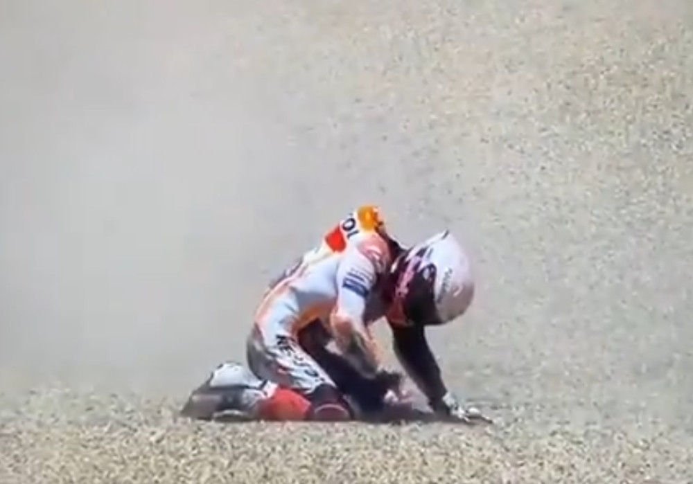 Markez izletao sa staze, rušio sve pred sobom, a onda doživeo stravičan pad! Hitno prevezen u bolnicu (VIDEO)