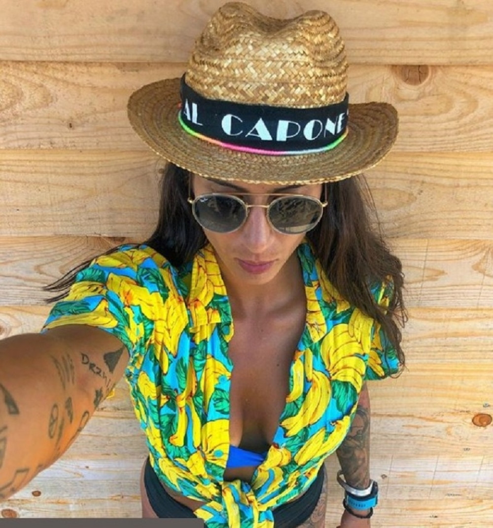 Supruga srpskog košarkaša se u potpunosti skinula i pokazala tetovažu sa stražnjice! (FOTO)