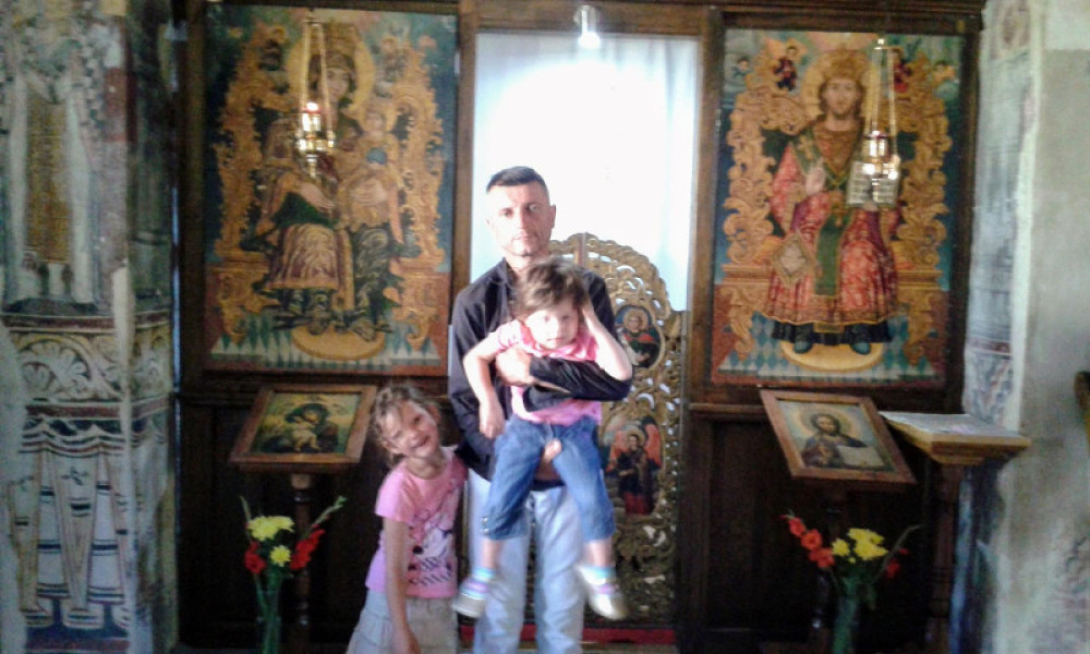 Zoran je samohrani otac i živi sa četiri kćerke: Marija, Anđelija, Stojka i Milica su njegovo zlato, a za sve ima jedan savet (FOTO)