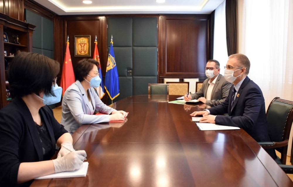 Nebojša Stefanović razgovarao je sa Čen Bo o dosadašnjoj policijskoj saradnji dve države, ali i mogućnostima za dalje unapređenje