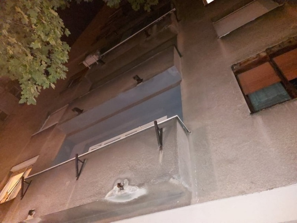 "To je naš porodični prijatelj, korisito je priliku kada moje dete prespava kod njegovog, uveče se ušunjao u sobu"