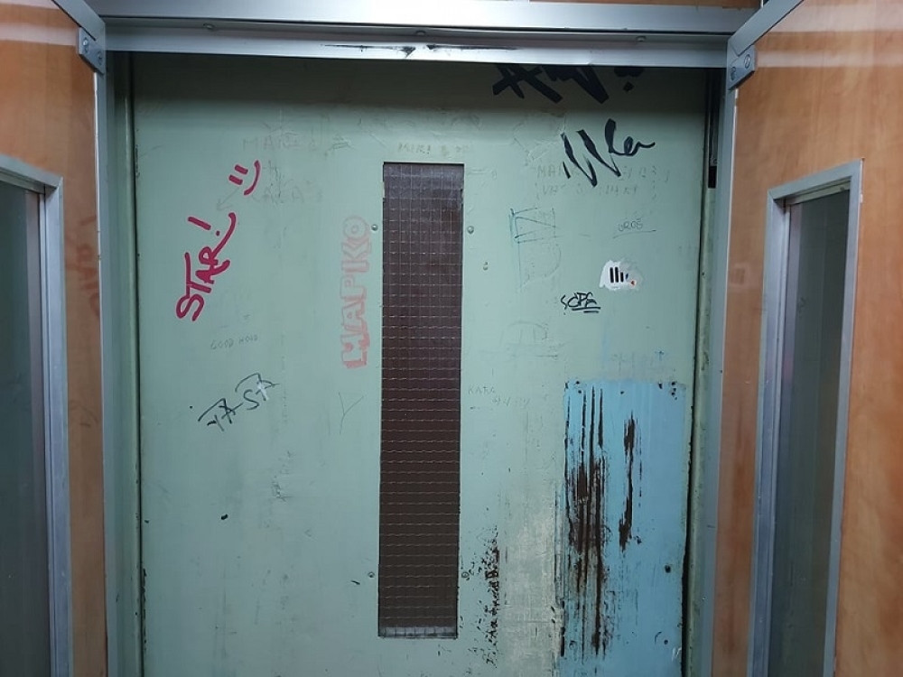 Plata je 2.000 evra mesečno, a niko neće da radi!