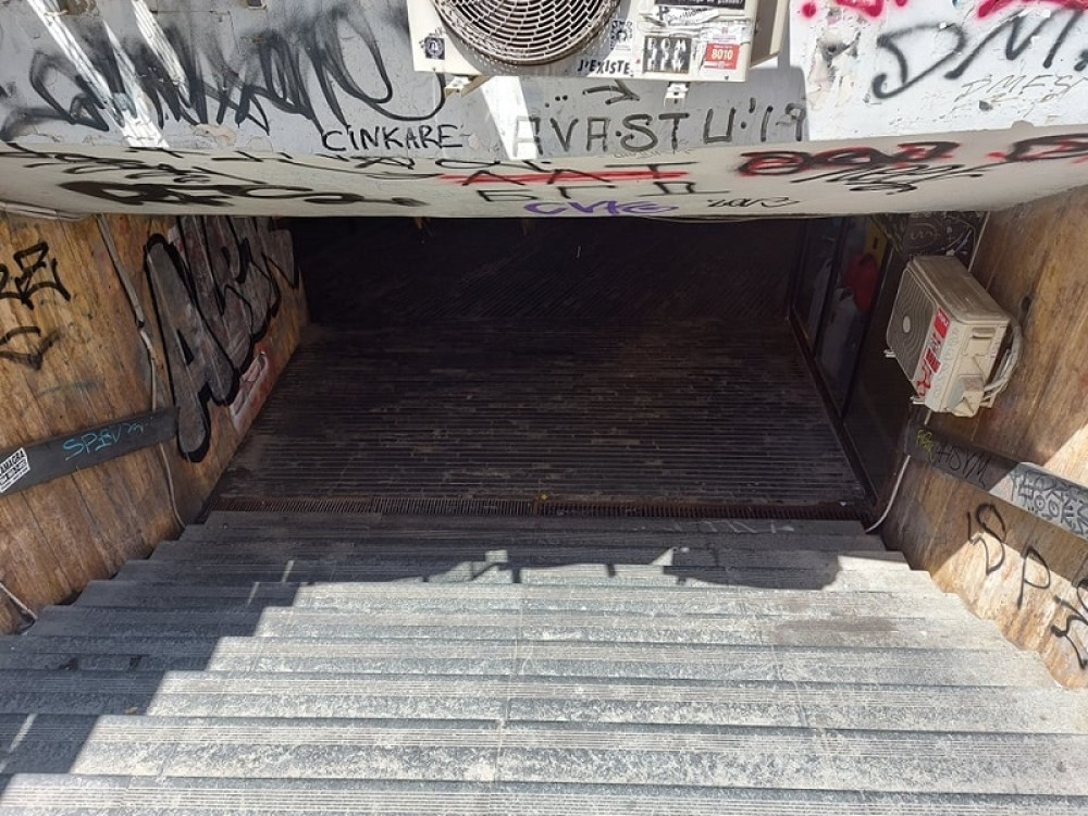 Ispod stepeništa pronađeno telo muškarca na Čukarici