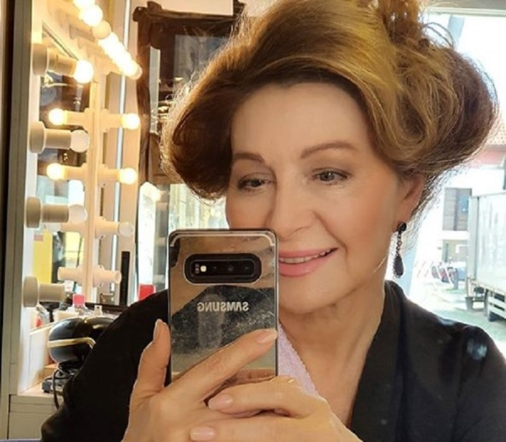 Danica Maksimović u ulozi kraljice Marije: Pogledajte veličanstveni kostim i krunu koje glumica nosi na sebi! (FOTO)