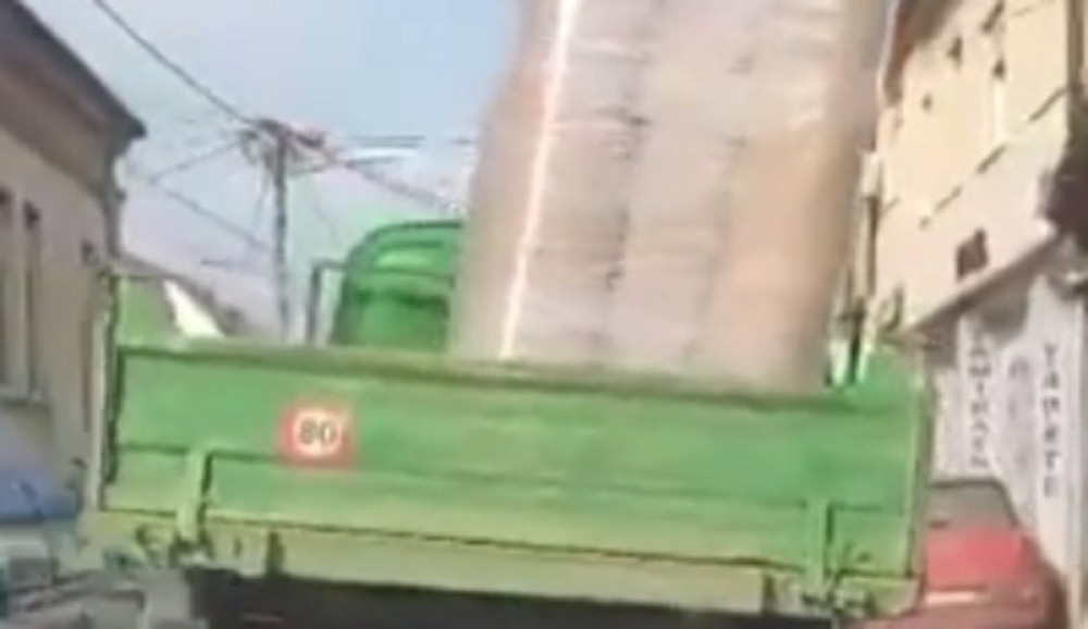 Karambol na ulici zbog trenutka nepažnje! (VIDEO)