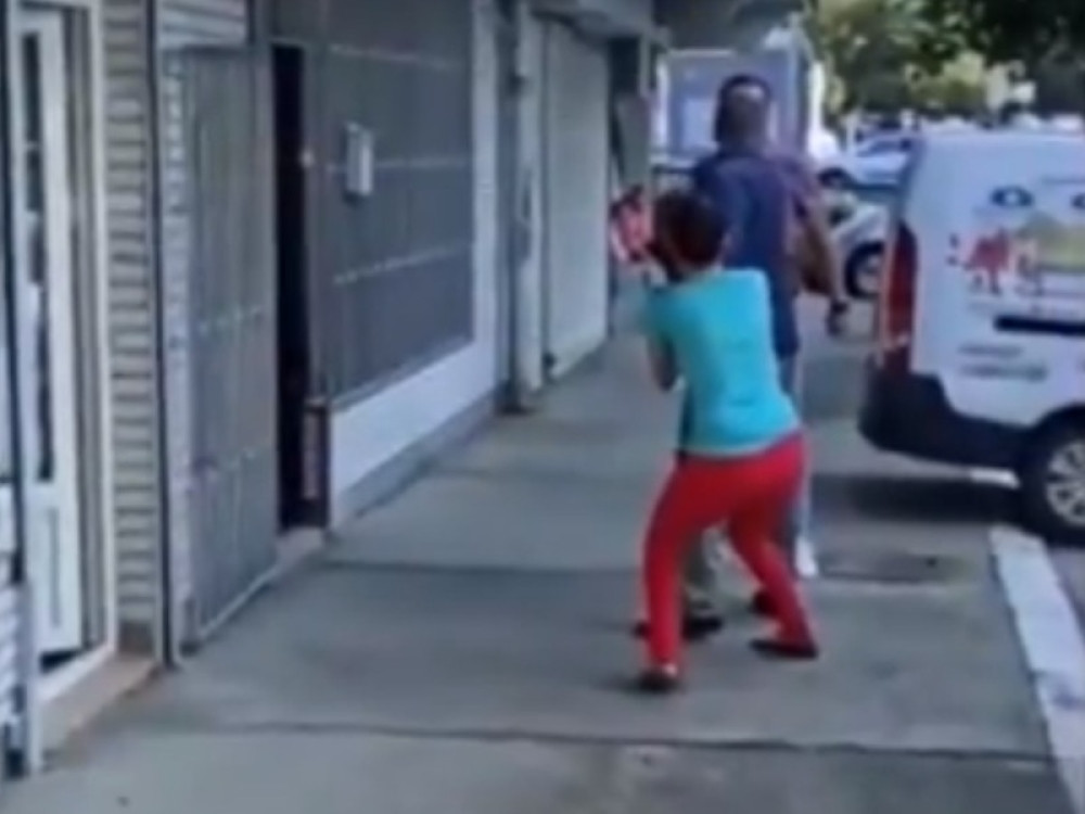 Evo kako je Čedomir Jovanović nasrnuo na advokata (VIDEO)