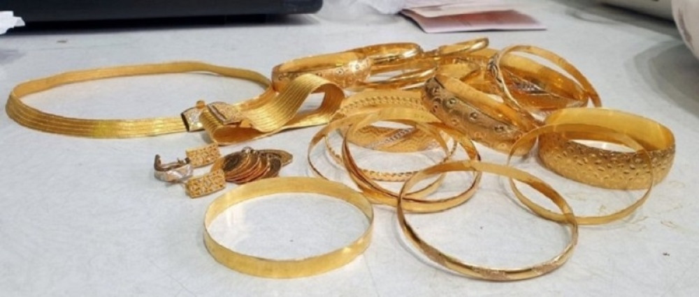 S pištoljem upao u zlataru i od prestravljene radnice oteo nakit