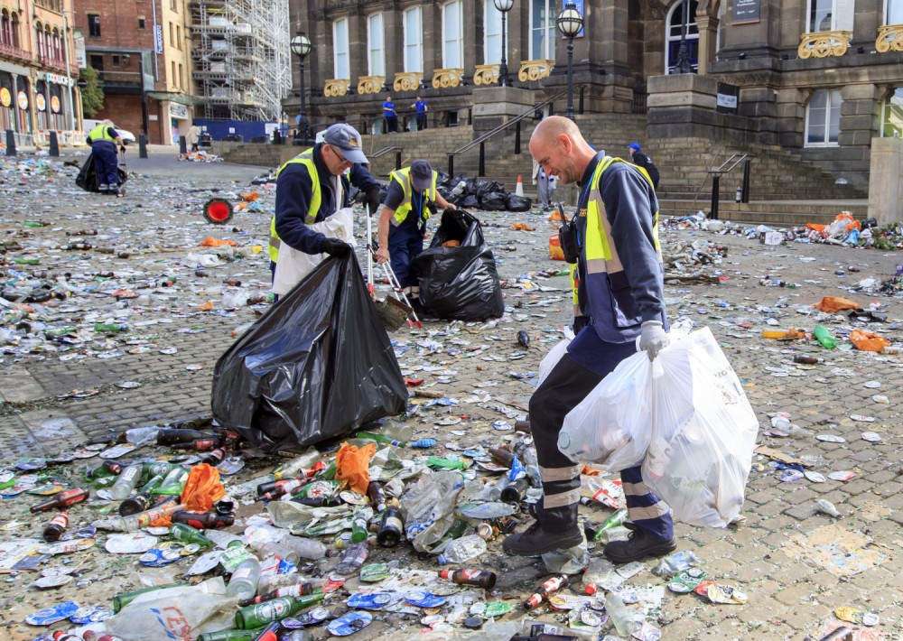 Svi smo se radovali uspehu legendarnog kluba, ali scene posle proslave teraju na povraćanje! Srbi su za Engleze gospoda (FOTO/VIDEO)