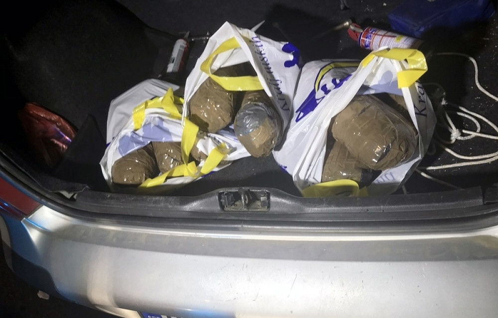 Na auto-putu Miloš Veliki policajci su zaustavili "audi", a ubrzo su počela hapšenja po Beogradu (FOTO)