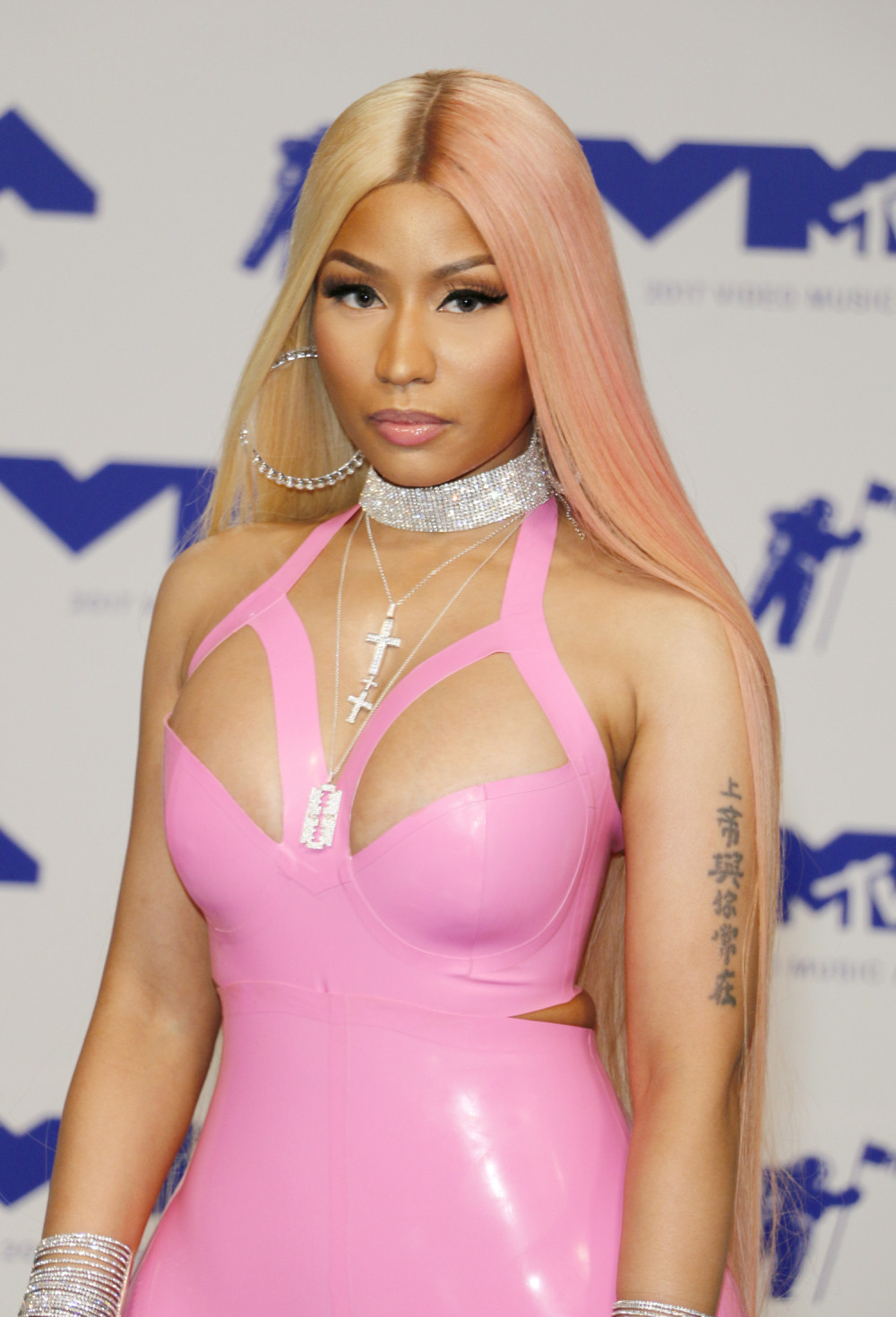 Beskrupulozna reperka postala majka, a otac njenog deteta je seksulni prestupnik!