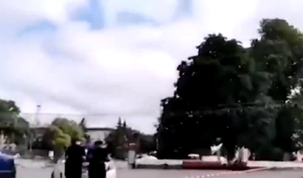 Naoružani ekstremista uzeo taoce! 20 ljudi u životnoj opasnosti (FOTO/VIDEO)