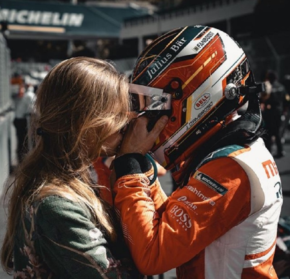 Praunuka poslednjeg austrijskog cara se udala za vozača Formule (FOTO)