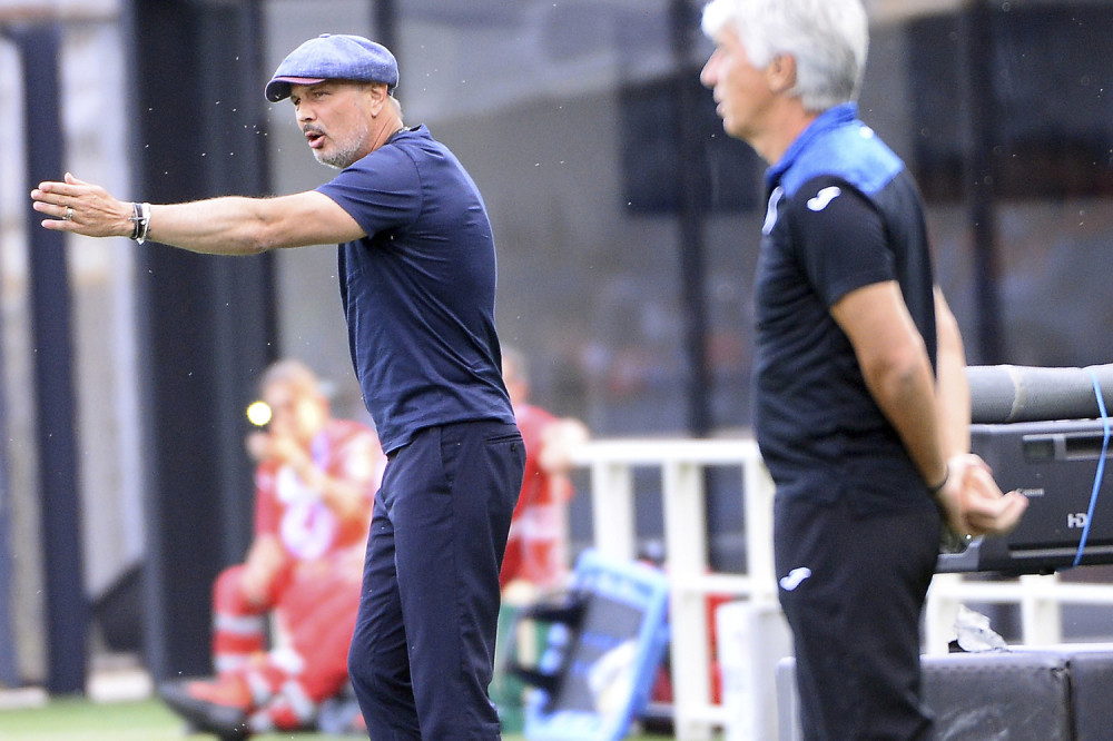 Miha napravio totalni haos, sudija se pogubio, sevnuo i crveni karton, ali ne za Srbina (VIDEO)