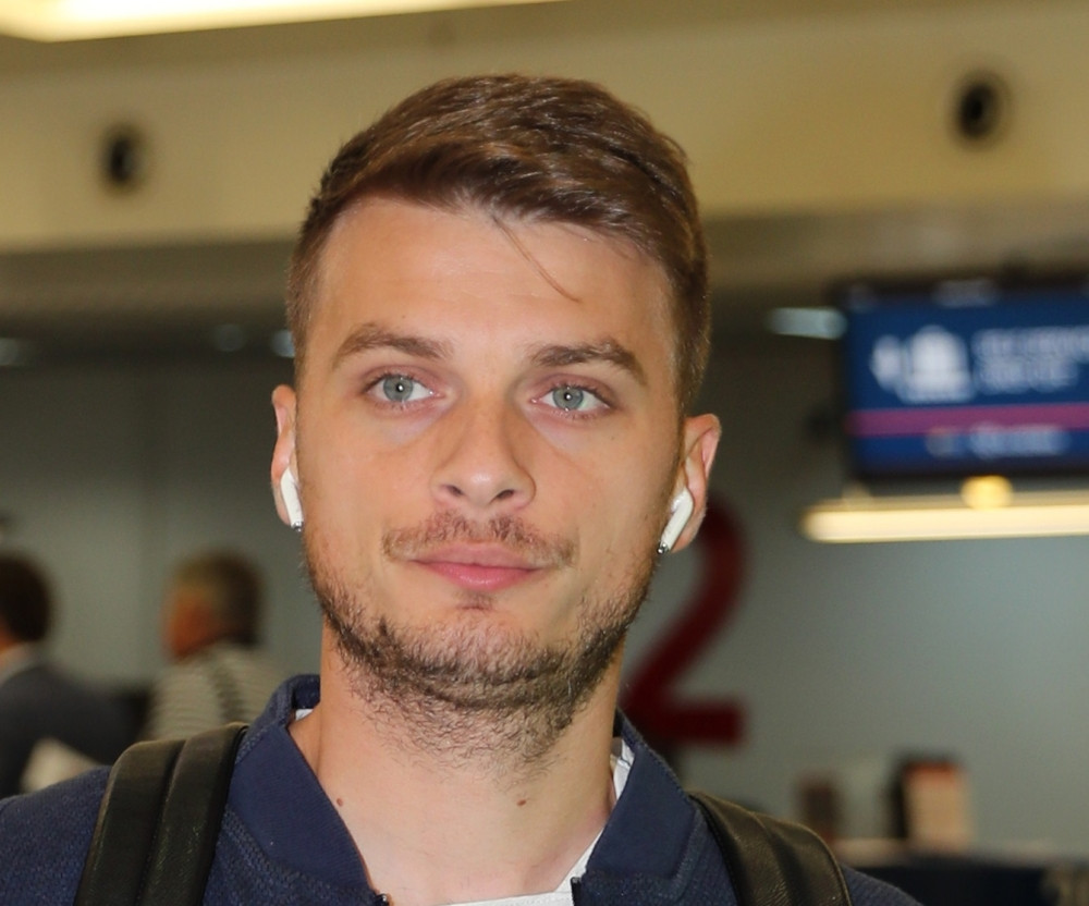 Manekenku zamenio ženom sa dva deteta!