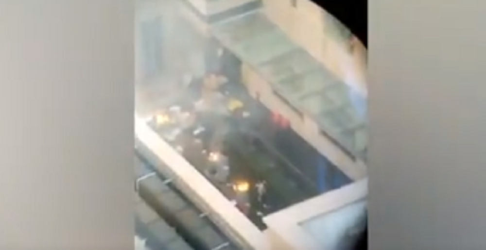 U kineskom konzulatu u Hjustonu se užurbano pale dokumenta (VIDEO)