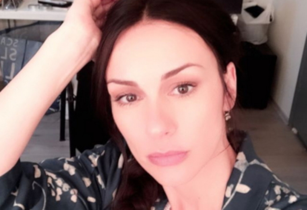 Sloboda Mićalović GOLA sa muškarcem u krevetu: Prizor zaprepastio mnoge! (FOTO)