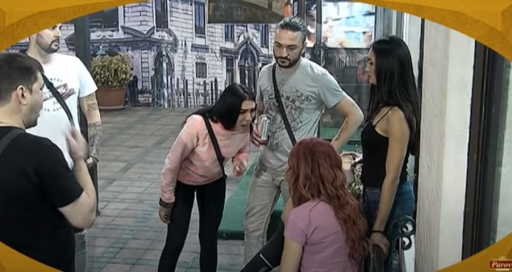 Izabela skočila na rođenu majku! Vriska odzvanjala vilom, moralo obezbeđenje da reaguje!