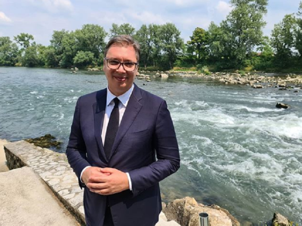 Vučić napravio kratku pauzu za ručak pored prelepog Vrbasa (FOTO)
