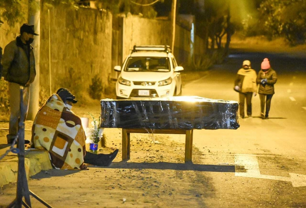 Novoizabrani predsednik preživeo napad dinamitom!