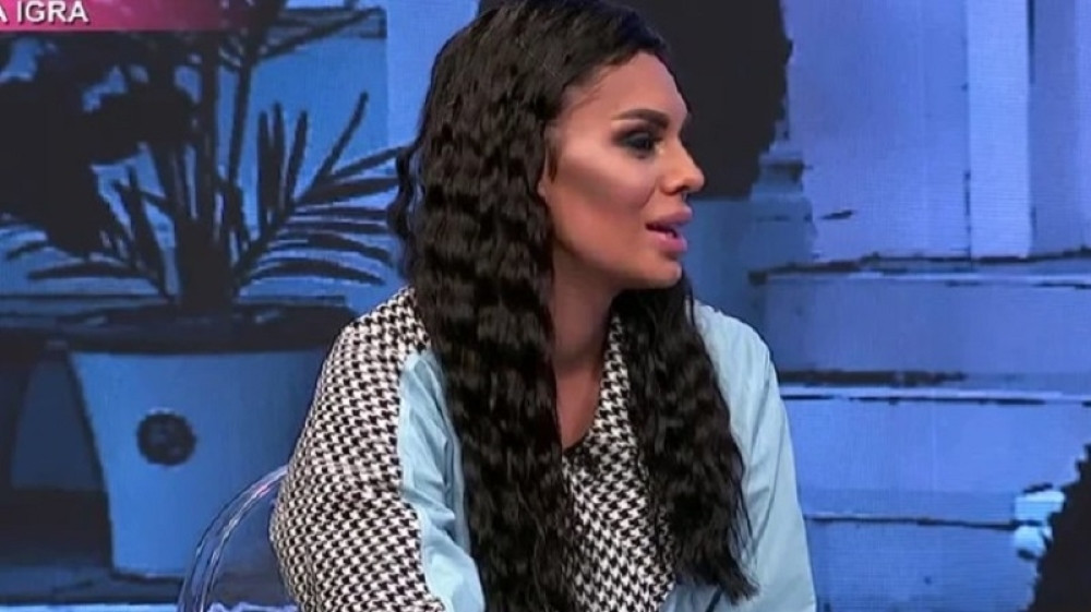 Otkrila sve detalje odnosa Ša i Tare, reper ispod jorgana svaku noć radi jednu stvar, a evo kako Simova reaguje na to (VIDEO)