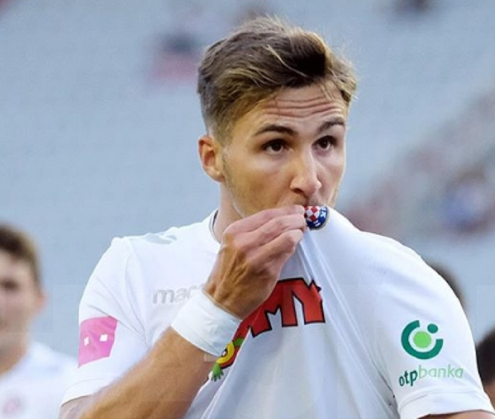 Srbin Stefan se moli u Ostrogu, a ljubi grb kluba koji je simbol ustaštva iako su mu Hrvati umalo ubili oca