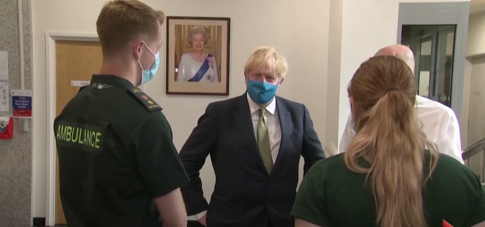 Džonson razmatra uvođenje novog karantina u Britaniji