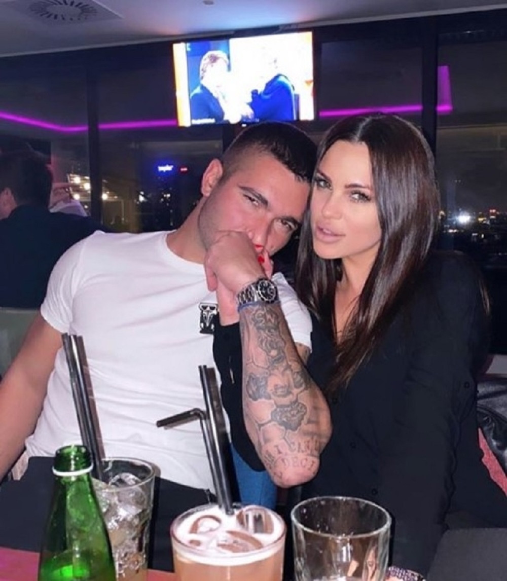 Šijan i Bojana usred noći napravili neočekivan potez! Evo sta je mladi par radio pored bazena (FOTO)