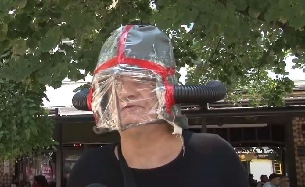 Rodoljub Balotić je napravio orginalnu zaštitu od korone, građani se okreću za njim