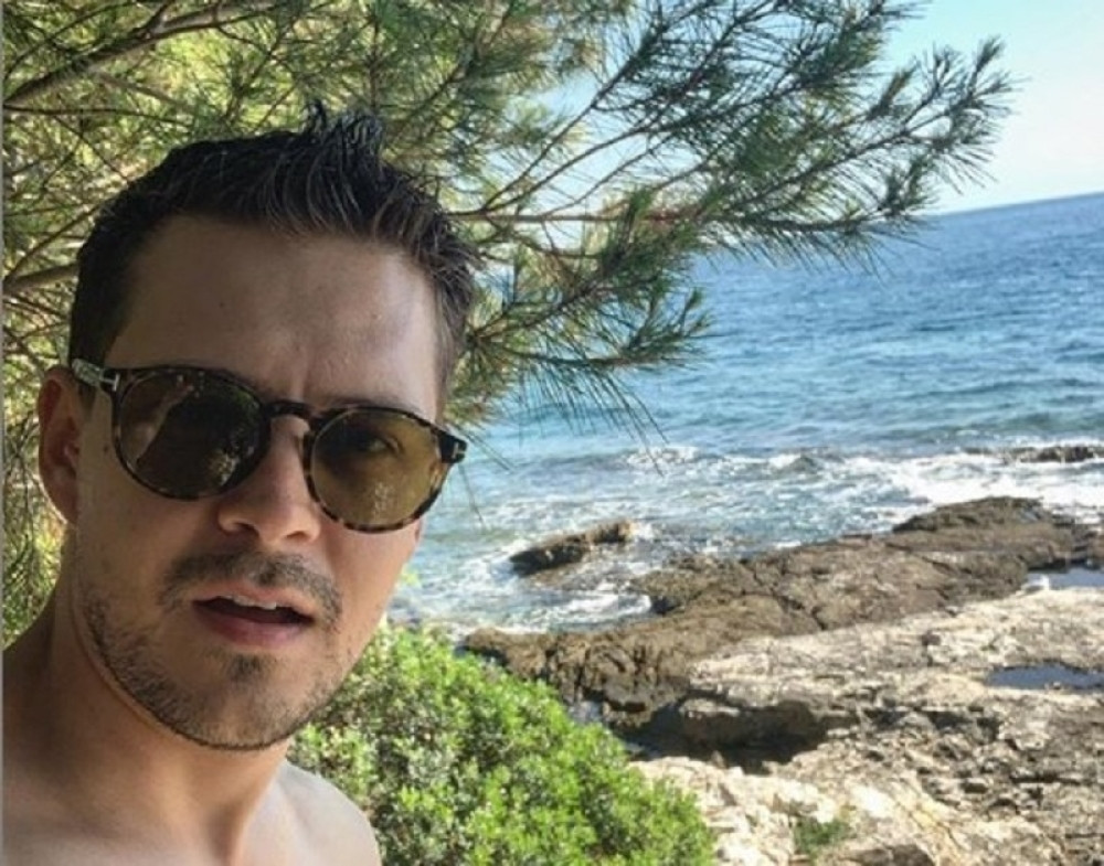 Skinuo se Miloš Biković pa pokazao izvajane grudi (FOTO)