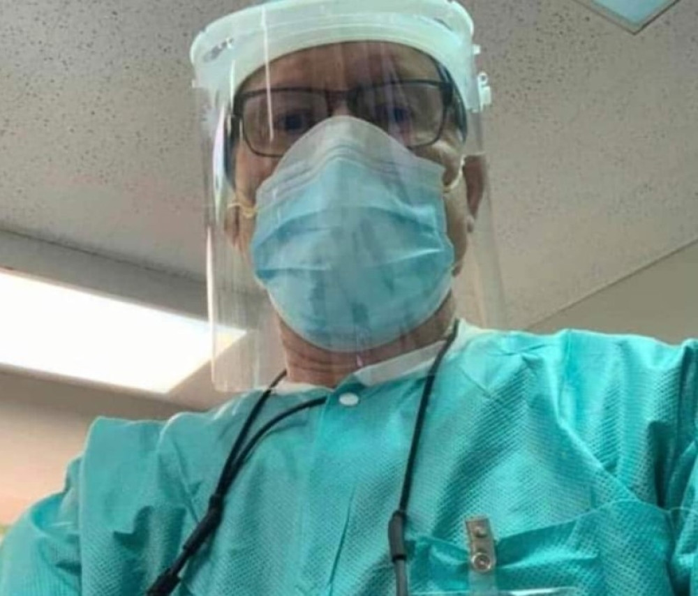 Šmeker svetskog stasa, leči pacijante svojom lepotom: "Oooo, sad mi je mnogo bolje!" (FOTO)