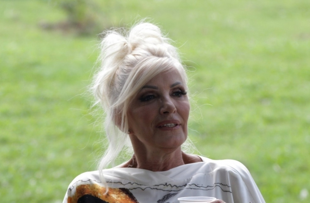 Cakanin potez izazvaće bes PRAVOSLAVNIH VERNIKA: Pevačica svetinju iz Mileševe upotrebila u spotu! (FOTO)