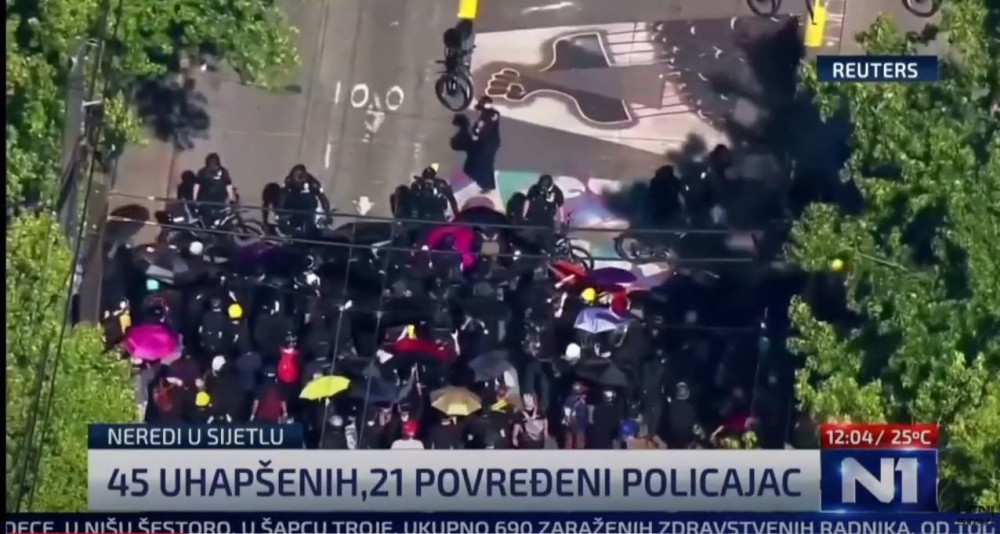 Protesti u Beogradu, N1: Nasilje nad građanima! - Protesti u Sijetlu, N1: Nasilje nad policijom!