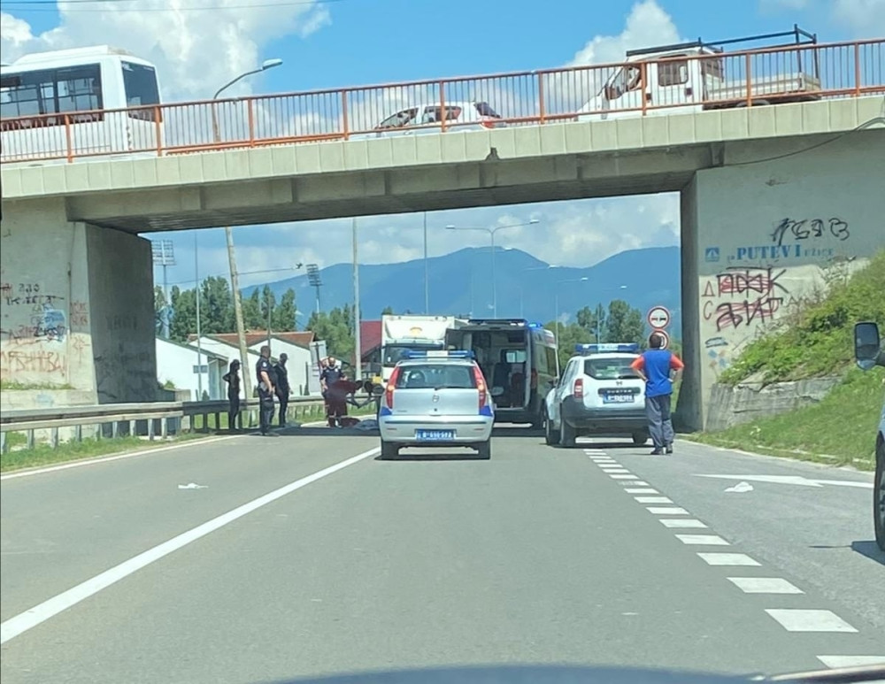 Žena skočila sa mosta: Sa teškim povredama prebačena u bolnicu u Kragujevcu (FOTO)
