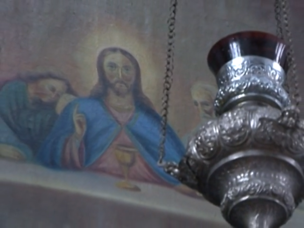 Užas na mestu zločina, krvavi zidovi, tepih i jorgan