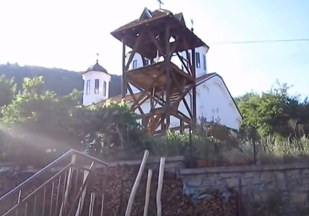 Čudotvorno isceljenje devojčice u crkvi Bogorodice u Bavaništu! Majka joj je samo rekla: "'Ajde ustaj"