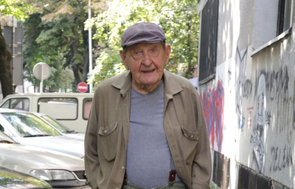 Pozvali smo Vlastu Velisavljevića da mu čestitamo rođendan, a NJEGOV ODGOVOR ĆE VAS NASMEJATI!