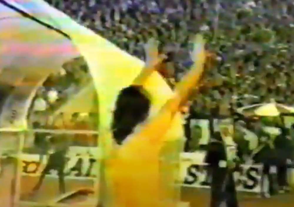 Smuvao devojku mafijaša pa ga ovaj upucao, izbegao napad "Torcide", te reketirao ljude u Grčkoj i završio u zatvoru! (VIDEO)