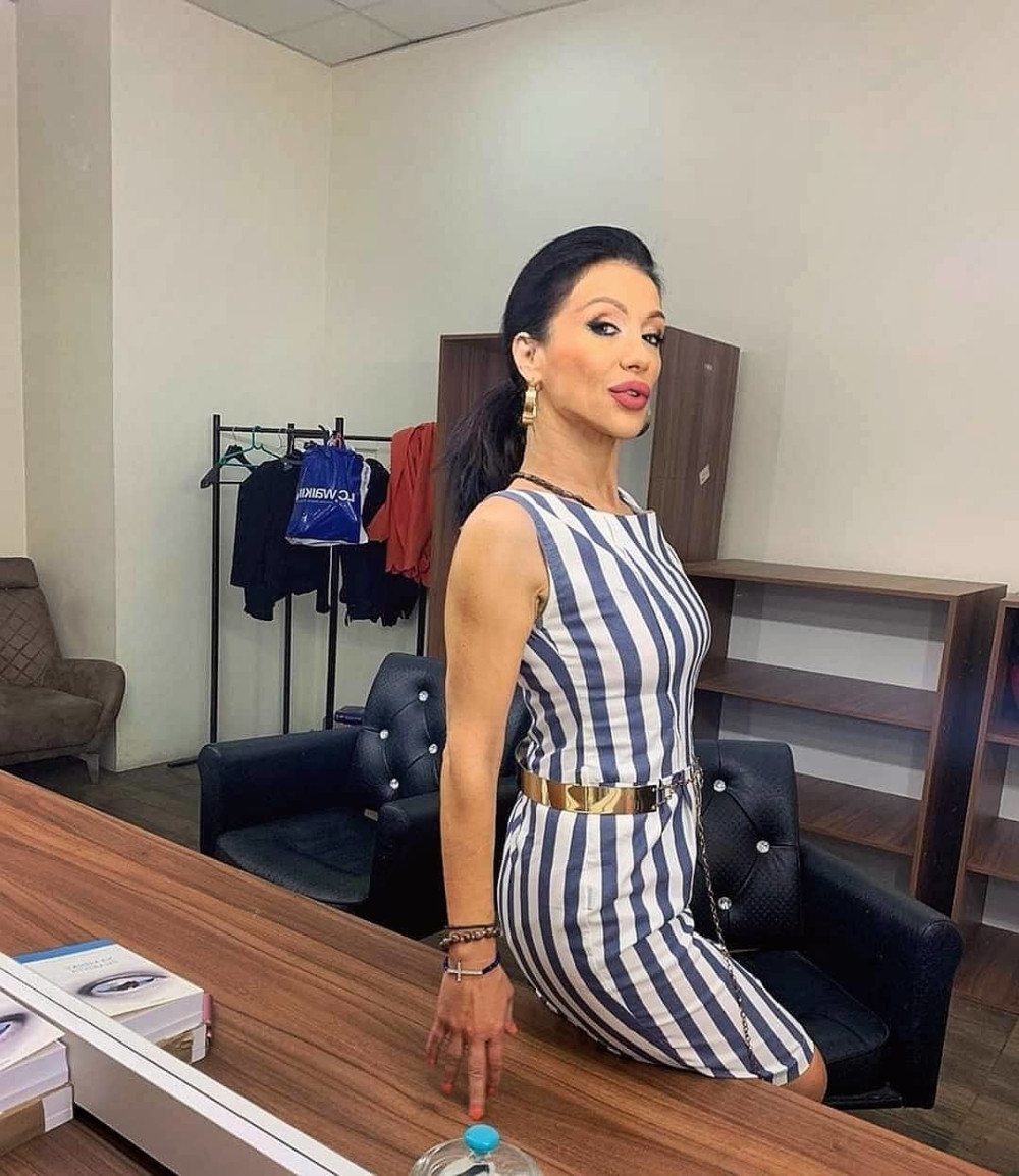 Vendi oplela po starletama, nazvala ih majmunima koje kradu glave jedna drugoj (FOTO/VIDEO)