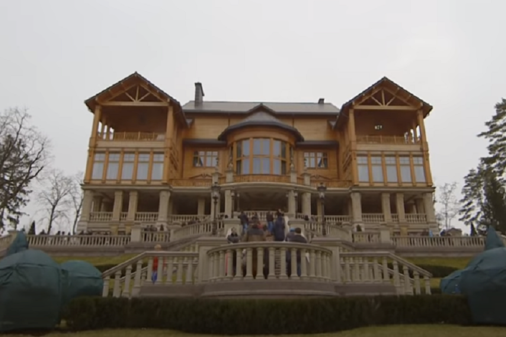 Ukrajinski nacisti zauzeli rezidenciju predsednika! (VIDEO)