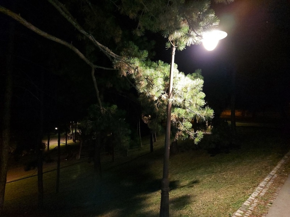 Migranti izboli dečaka nožem