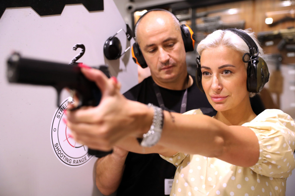 Dušica Jakovljević za "Alo!" priznaje: "Pod dejstvom alkohola ne smem u streljanu, kad pucam, gađam u srce!"