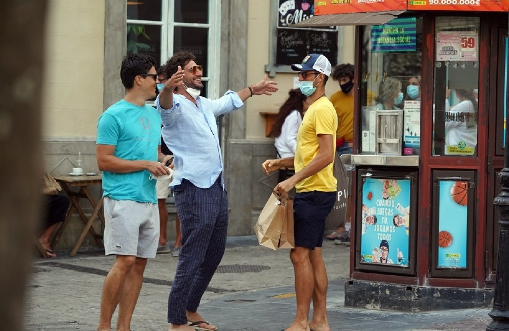 Paparaci uhvatili Novaka, nosi masku i poštuje pravila, ali zbog jedne stvari svi pričaju o Jeleni Đoković (FOTO)