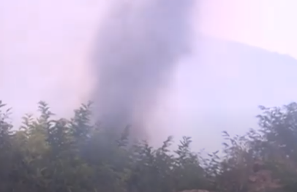 Gori nadomak Trebinja, vatrena stihija pored kuća, vatrogasci vode grčevitu borbu! (VIDEO)