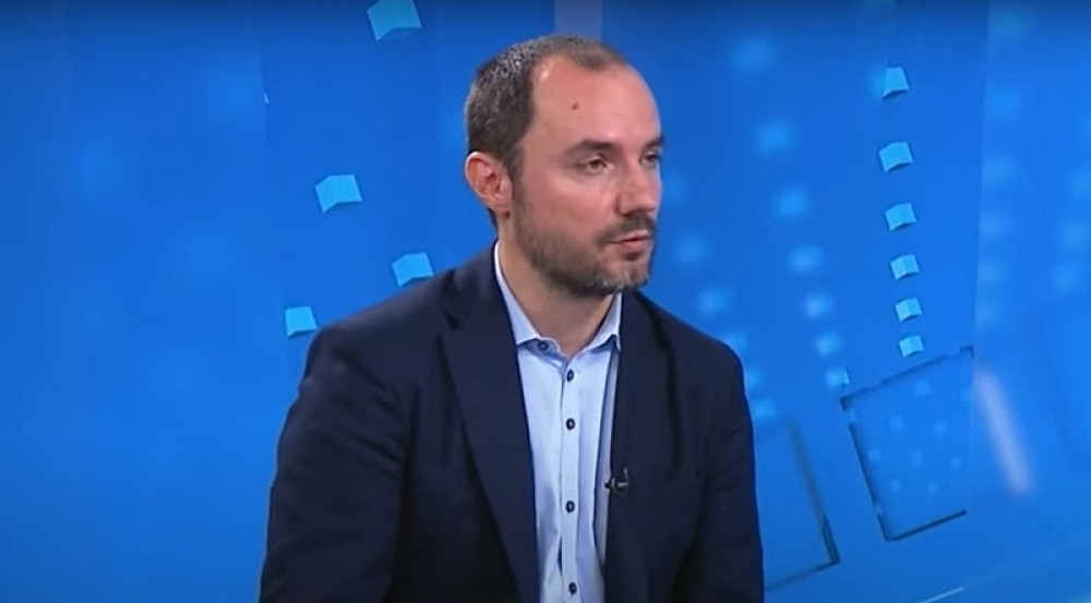 Posle vesti da ide u Knin na obeležavanje “Oluje”, morao je da se obrati javnosti i kaže šta mu je na duši