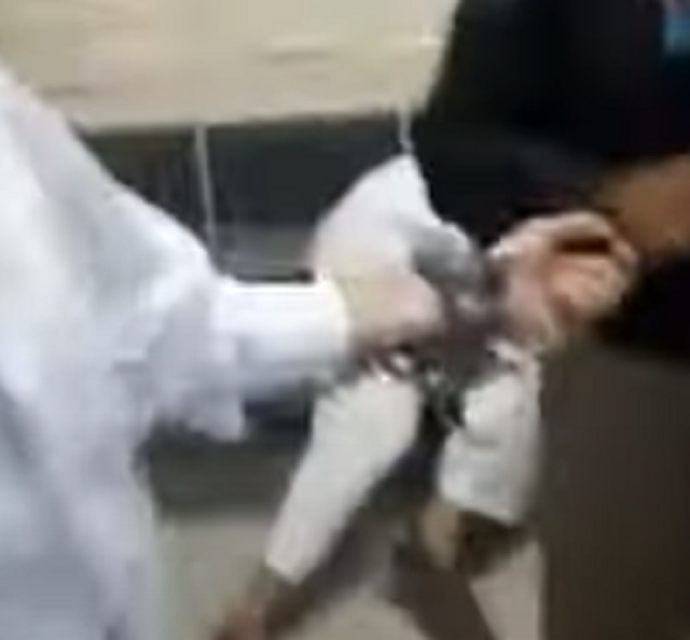 Amerikancu se sudilo za bogohuljenje, a onda je ubijen (UZNEMIRUJUĆI VIDEO)