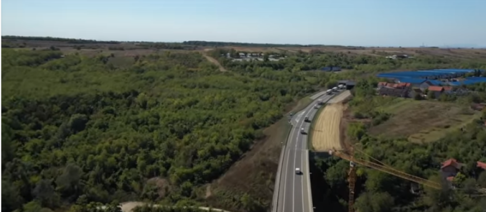 Vozač se spasio jer je nekoliko sekundi pre nesreće izašao iz pokvarenog vozila