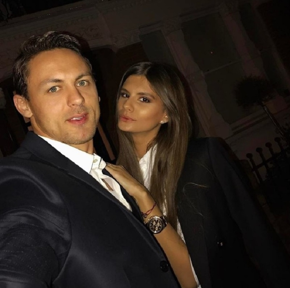 Supruga srpskog fudbalera proslavila njegov rođendan provokativnim fotografijama! (FOTO)