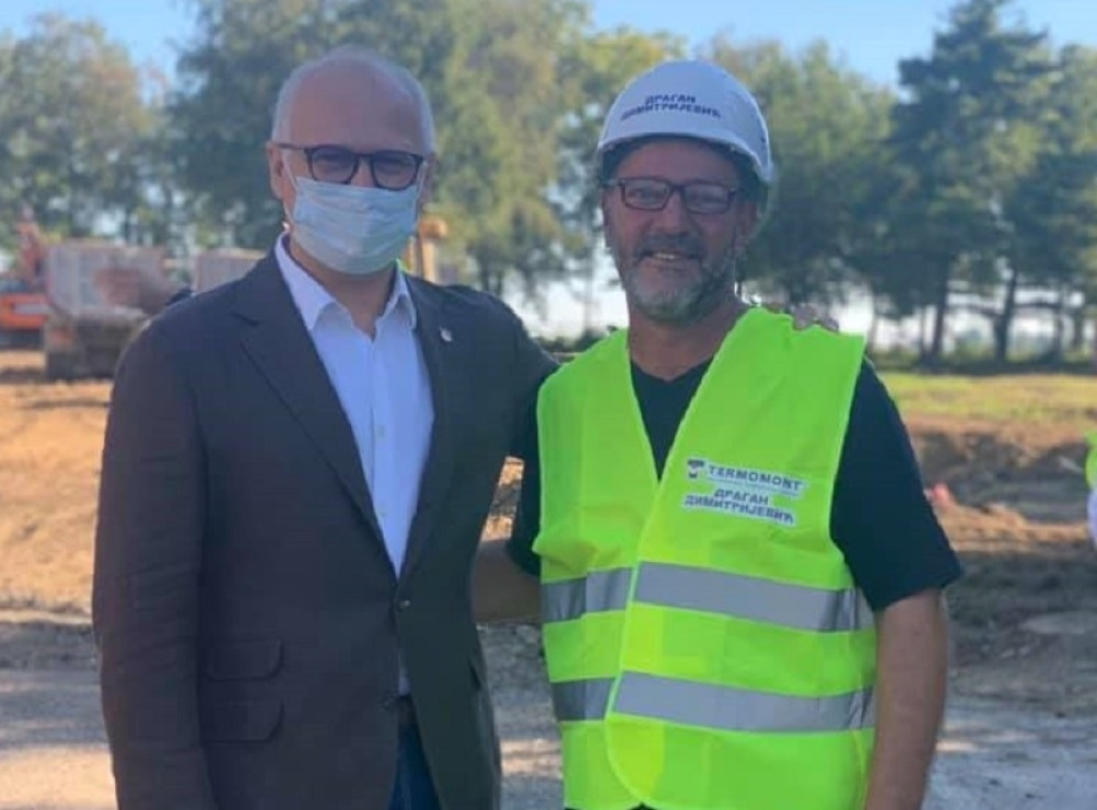Vesić posetio Batajnicu, a tamo se oduševio radnikom i potvrdio veliki projekat (FOTO)