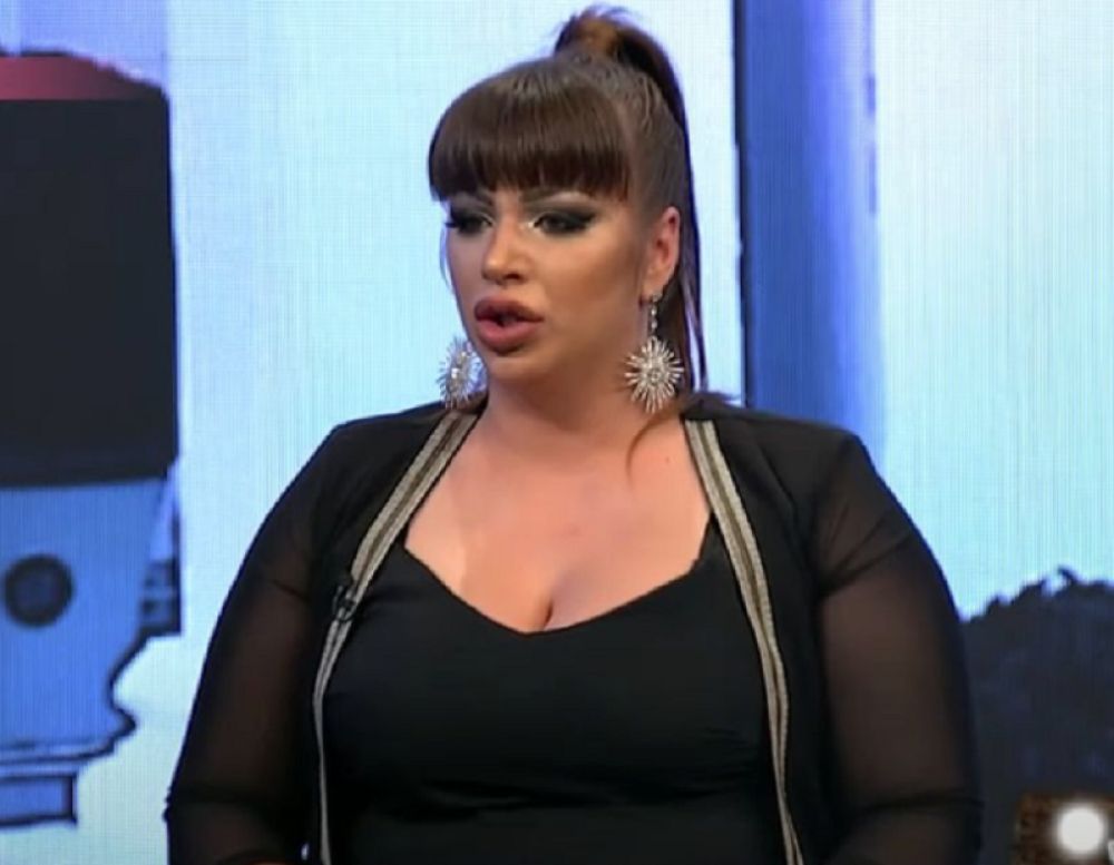 Raskid sa Zolom je dotukao, pramenovi njene kose svuda po Beloj kući (VIDEO)