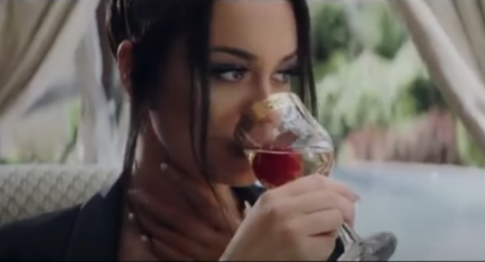 Sigurno niste dobro razumeli: Evo šta se krije iza pesme "Žena od sultana"! (FOTO)